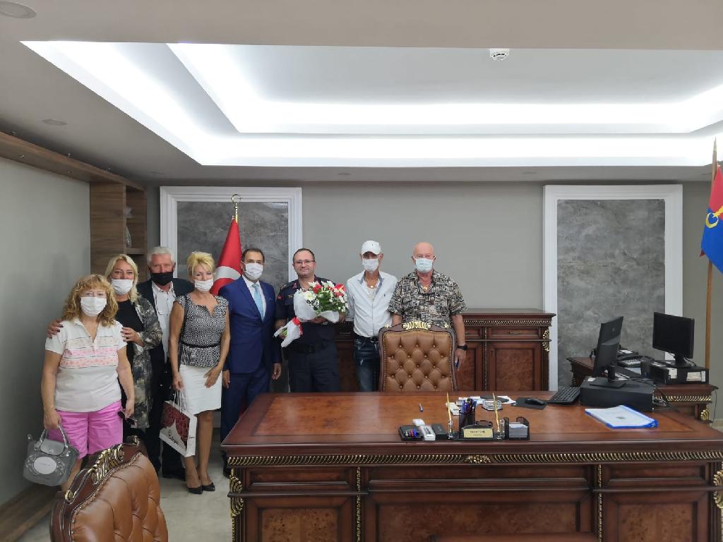 Akdeniz Yerleşik Yabancılar Yardımlaşma ve Entegrasyon Derneği Yönetim Kurulu Başkanımız ve yönetim kurulu üyelerimiz ile birlikte Manavgat İlçe Jandarma Komutanı Albay Yusuf TUNÇ'u makamında  ziyaret ederek göreve başlaması nedeniyle hayırlı  olsun dileğinde bulunduk. Ziyarettimizde Derneğimizin faaliyetleri hakkında istişarelerde bulunduk .Jandarma kolluk kuvvetlerinin fedakar çalışmaları sayesinde heryerde huzurun hakim olduğunu belirterek Alay Komutanımıza göstermiş olduğu misafırliğinden dolayı teşekkür ederiz