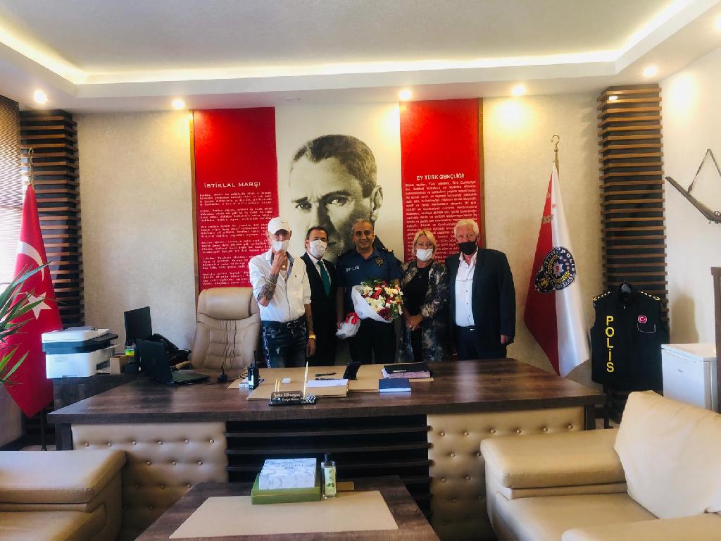 Akdeniz Yerleşik Yabancılar Yardımlaşma ve Entegrasyon Derneği Yönetim Kurulu Başkanımız ve yönetim kurulu üyelerimiz ile birlikte Manavgat İlçe Emniyet Müdürü Rasim OYMAAĞAC’ı ziyaret ederek göreve başlaması nedeniyle hayırlı  olsun dileğinde bulunduk. Ziyarettimizde Derneğimizin faaliyetleri hakkında istişarelerde bulunduk .Emniyetimizin huzurlu sağlamak için fedakârca çalışmalarından dolayı  minnet duygularımızı bildirdik. Müdür beye göstermiş olduğu misafırperverliğinden  dolayı teşekkür ederiz