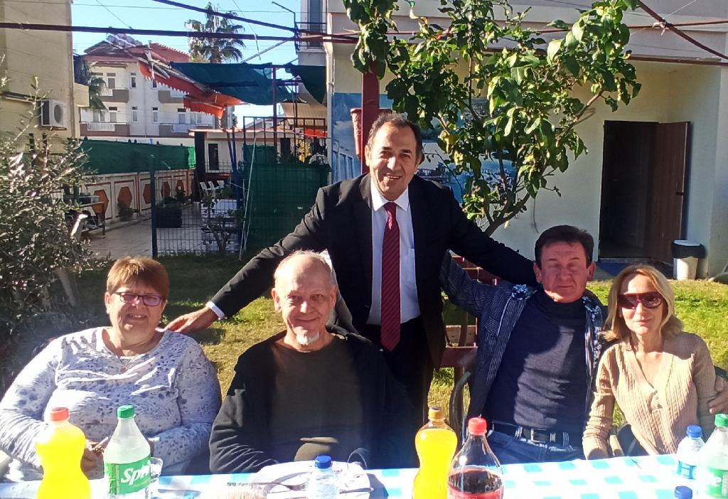 [24/12 15:26] Abdurrahman Yeşildağ: Cem Başkanın Doğum günü kutlaması [24/12 15:27] Nikola: Am 18 December haben wir Cems Geburtstag gefeiret Im Verein.