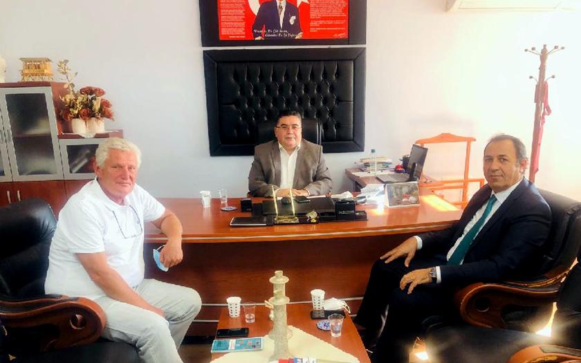 Akdeniz Yerleşik Yabancılar Yardımlaşma ve Entegrasyon Derneği Başkanımız ve yönetim kurulu üyeleri ile Manavgat Halk Eğitim Merkezi Müdürü Hasan KIRTEPE'yi’ makamında ziyaret ederek görevinde başarılar diledik. yapılan görüşmelerde çok yakında  diplomalı Türkçe öğrenme kursları açılması konusunda mutabık kaldık kendilerine göstermiş oldukları misafir perverlik için çok teşekkür ederiz.1-Als Mediterranean Resident foreigners Association haben wir die Verhandlungen mit der Direktion für öffentliche Bildung von Manavgat abgeschlossen.Sehr bald wird unser diplomierter Türkisch-Lernkurs für unsere Mitglieder geöffnet. Folgen Sie uns weiter 2-As the Mediterranean resident foreigners association, we have completed the negotiations with the Manavgat public education Directorate.Very soon, our Diploma Turkish learning course will be opened to our members. Continue to follow us 1-Akdeniz Konut Yabancılar Derneği olarak Manavgat Halk Eğitim Müdürlüğü ile görüşmelere son verdik. Çok yakında üyelerimiz için Türkçe diploma kursumuz açılacaktır. Bizi takip etmeye devam edin 2-Akdeniz sakinleri derneği olarak Manavgat halk eğitim müdürlüğü ile görüşmelerini tamamladık. Çok yakında Diploma Türkçe öğrenme kursumuz üyelerimize açılacaktır. Bizi takip etmeye devam edin